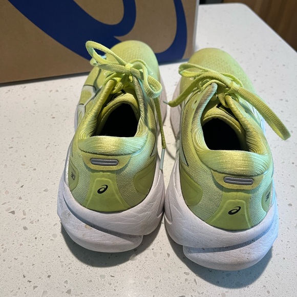 ASICS GEL-KAYANO 30 in Glow Yellow/White - Picture 3 of 7